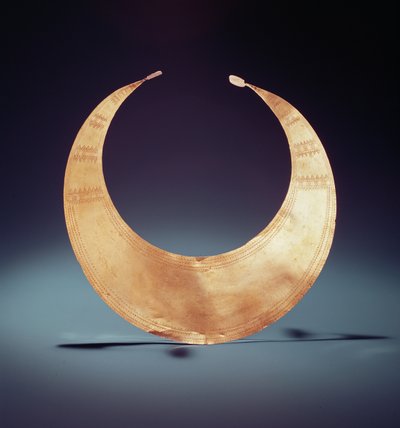 Lunula, Ross, County Westmeath, Erken Tunç Çağı, yaklaşık MÖ 2000 (altın) by Age Bronze