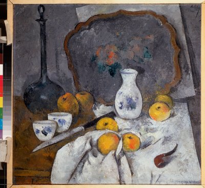 Sürahi ve boru ile natürmort (Ayrıca kumaş, bıçak ve tepsi üzerinde elma ile kompozisyon) - Bir sürahi ve bir boru ile natürmort - Alexander Vasilyevich Shevchenko (Alexander Chevtchenko) (1883-1948), karton üzerine yağ by Aleksandr Vasilievich Shevchenko