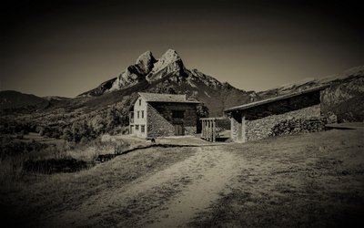 dağın yolu,2019,(fotoğraf) by Alex Caminker