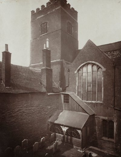 St. Bartholomews: Eski Güney Transept Alanındaki Yeşil Kilise Bahçesi by Alfred H. Bool