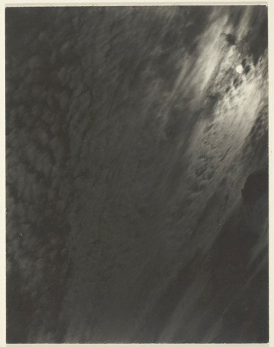 Eşdeğeri, Set A Third Set, Baskı 6, 1929. by Alfred Stieglitz