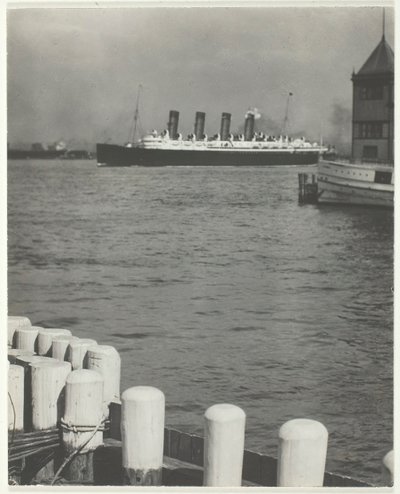 Outward Bound, The Mauretania, 1910, basılmış 191832. by Alfred Stieglitz