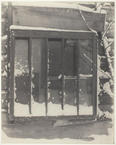 Pencere: Ahşap, Cam, Kar by Alfred Stieglitz