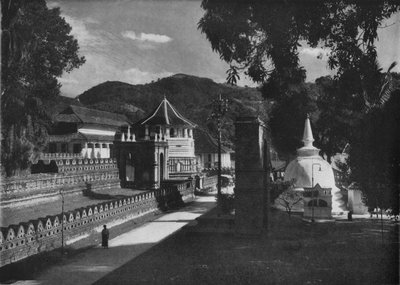Kutsal Diş ve Dagoba Tapınağı, Kandy, Seylan, c1890, 1910 by Alfred William Amandus Plate