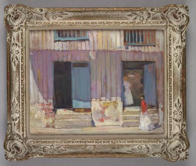 Binaların önünde yürüyen kadın by Alson Skinner Clark