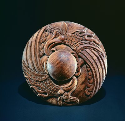 İki griffin ile süslenmiş yuvarlak, Altay göçebe (ahşap) by Altaic School