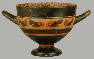 Tavan arası kırmızı figürlü skyphos, MÖ yaklaşık 540 (kil) by Amasis Painter circle of Amasis Painter circle of