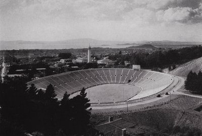 Kaliforniya: Berkeley, California Üniversitesi Memorial Stadyumu, 75.000 kişilik (s/b fotoğraf) by American Photographer (after)