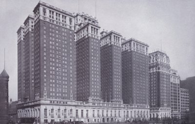 Chicago: Sağda Blackstone Hotel ile Stevens Hotel (s/b fotoğraf) by American Photographer (after)