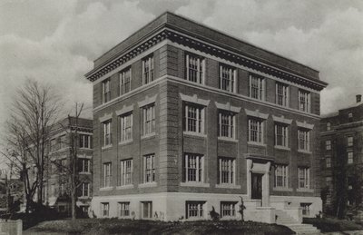 Harvard Üniversitesi: Wolcott Gibbs Memorial Laboratuvarı, T Jefferson Coolidge Chemical Laboratuvarı (s/b fotoğraf) by American Photographer (after)