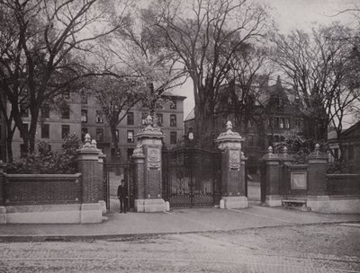 Providence, Rhode Island: Van Wickle Gate, Brown Üniversitesi (s/b fotoğraf) by American Photographer (after)