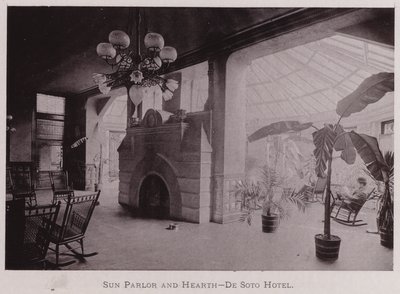 Güneş Salonu ve Ocak, De Soto Otel (s/b fotoğraf) by American Photographer (after)