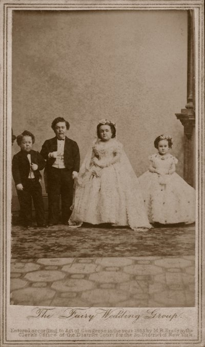 General Tom Thumb olarak bilinen Amerikalı şovmen Charles Sherwood Stratton ve eşi Lavinia Warren
