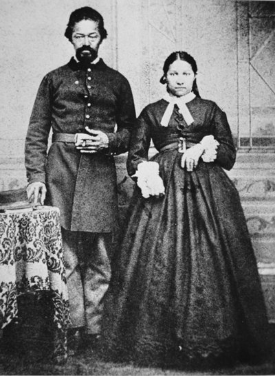 Birlik Ordusunun karısıyla birlikte siyah bir askeri, 1865 dolayları (s/b fotoğraf) by American Photographer