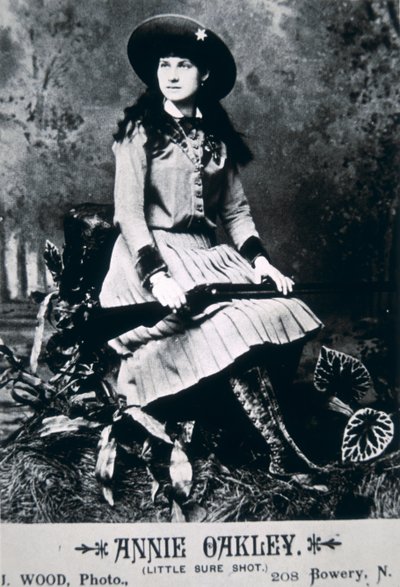 Annie Oakley (1860-1926) (s/b fotoğraf) by American Photographer