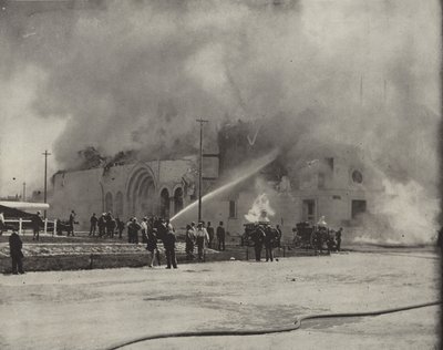 Soğuk Hava Deposunun Yakılması by American Photographer