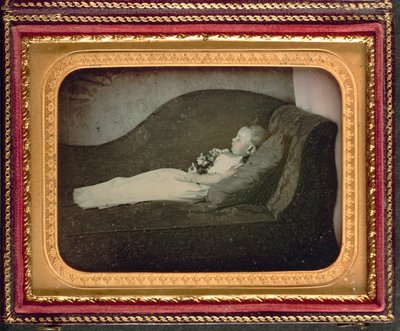 Kanepede Ölü Çocuk, 1855 dolayları by American Photographer