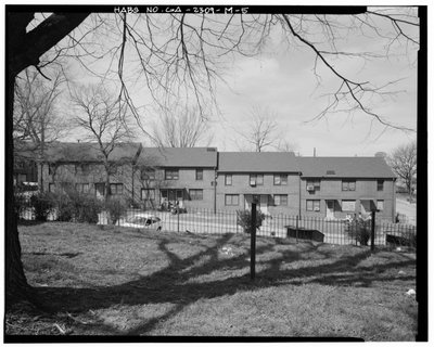 Doğu Yakası - Clark Howell Homes, J-1 Binası, 432 Venable Street, Atlanta, Fulton County, GA (s/b fotoğraf) by American Photographer