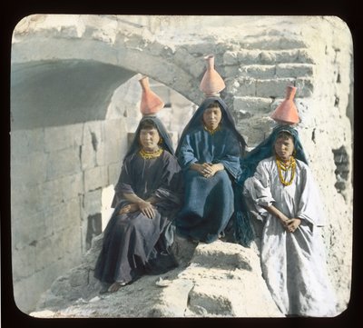 Mısır - Arap su taşıyıcı kızlar (fener kaydırağı) by American Photographer