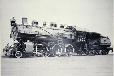 Güney Pasifik Demiryolunun 2372 sınıfı T-32 motoru (s/b fotoğraf) by American Photographer