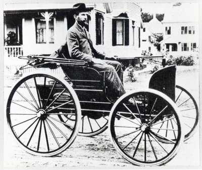 Charles ve Frank Duryea tarafından tasarlanan ve üretilen ilk Amerikan otomobili by American Photographer