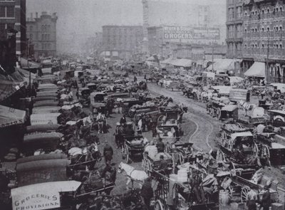 Atlı arabalarla dolu Haymarket Meydanı, Chicago by American Photographer