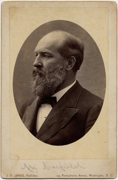 James Abram Garfield (1831-81), Amerika Birleşik Devletleri'nin 20. Başkanı, fotoğraf JF Jarvis, Washington DC (albüm fotoğrafı) by American Photographer