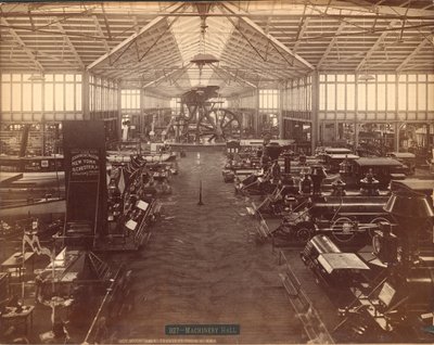Kuzey ucundan Makine Salonu, Philadelphia Centennial Uluslararası Sergisi, 1876 (gümüş albümen baskı) by American Photographer