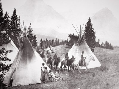 Kızılderili Teepee Kampı, Montana, c.1900 (s/b fotoğraf) by American Photographer