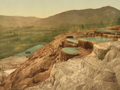 Yukarıdan Minber Terasları, Yellowstone Ulusal Parkı, c.1898 (fotokrom) by American Photographer