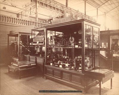 Rudolph Koenigs Sergisi, Felsefi Cihaz, Ana Sergi, Centennial Uluslararası Sergisi, Philadelphia, 1876 (gümüş albümen baskı) by American Photographer