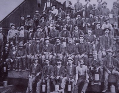 kereste fabrikası işçileri by American Photographer