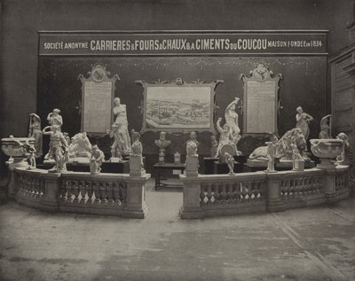 Çimentoda Heykel by American Photographer