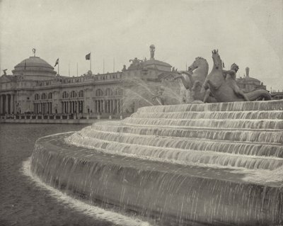 Dairesel Çağlayan ve Deniz Atları by American Photographer