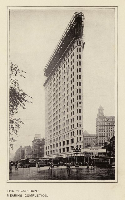 "Flat-Iron" Tamamlanmak Üzere (b/w fotoğraf) by American Photographer
