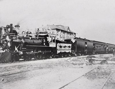 bayraklı tren by American Photographer