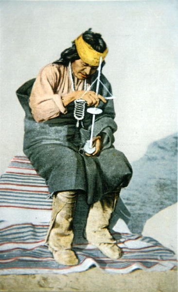 Pueblo adam turkuaz deliyor, c.1905 (renkli taş) by American School