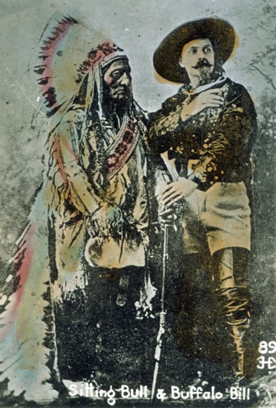 Oturan Boğa ve Buffalo Bill, 1885 dolayları (renkli fotoğraf) by American School