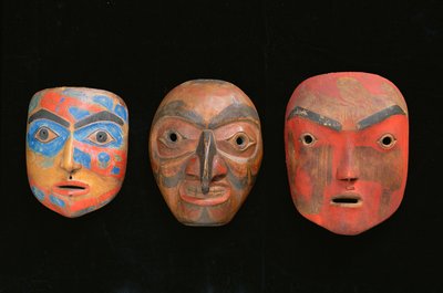Üç şaman maskesi (boyalı pişmiş toprak) by American School