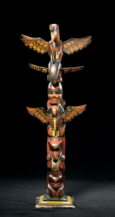 Totem direği (boyalı ahşap) by American School