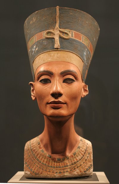 Nefertiti Büstü, yaklaşık MÖ 1350 by Ancient Egypt