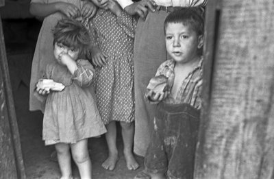 CROTONE KIRSALINDA ÇOCUKLUK, by Ando Gilardi