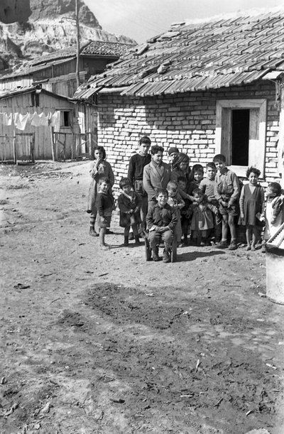 CROTONE - ÇOCUK GRUBU by Ando Gilardi