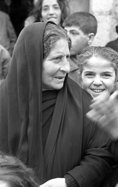 CROTONE - GÜNEYLİ KADINLAR by Ando Gilardi