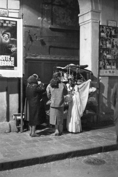 CROTONE - KONFETİ KİOSKU by Ando Gilardi