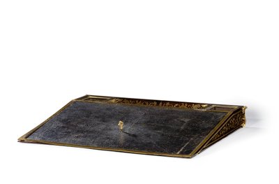 Regence ecritoire, c.1715-20 (pirinç işlemeli bağa ve abanoz) by Andre Charles (attr. to) Boulle