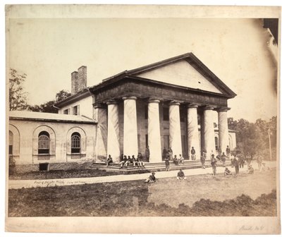 ಆರ್ಲಿಂಗ್ಟನ್ ಹೌಸ್ ಮುಂಭಾಗ, 28 ಜೂನ್ 1864 (ಸೆಪಿಯಾ ಫೋಟೋ) ಟರ್ಕ್ by Andrew Joseph Russell