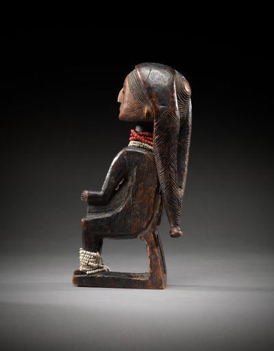 Boru (cam boncuklu ahşap) by Angolan School