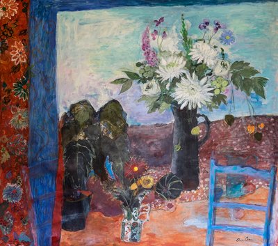 Çiçekli Natürmort ve Mavi Sandalye, 2019 (Akrilik) by Ann Oram