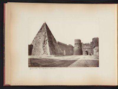 Roma'daki Caïus Cestius ve Porta Ostiense piramidinin görünümü, İtalya Pyramide des Cestius. Roman (nesne üzerindeki başlık) by Anonymous